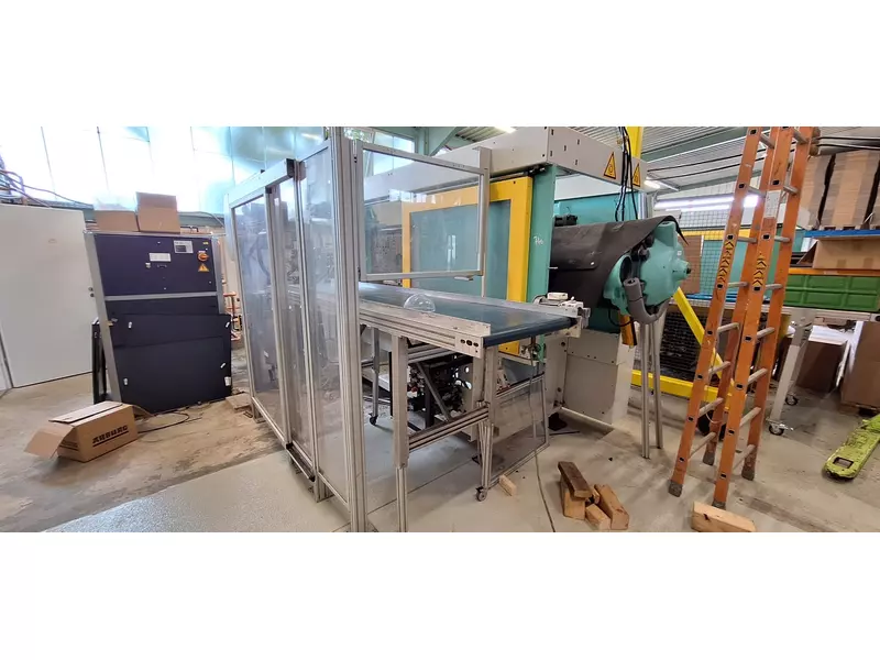 ARBURG 520C mit Multilift.webp